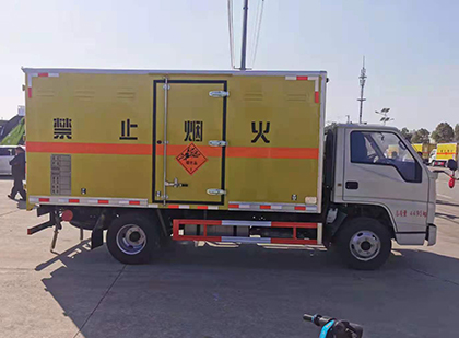 康巴什爆破器材运输车